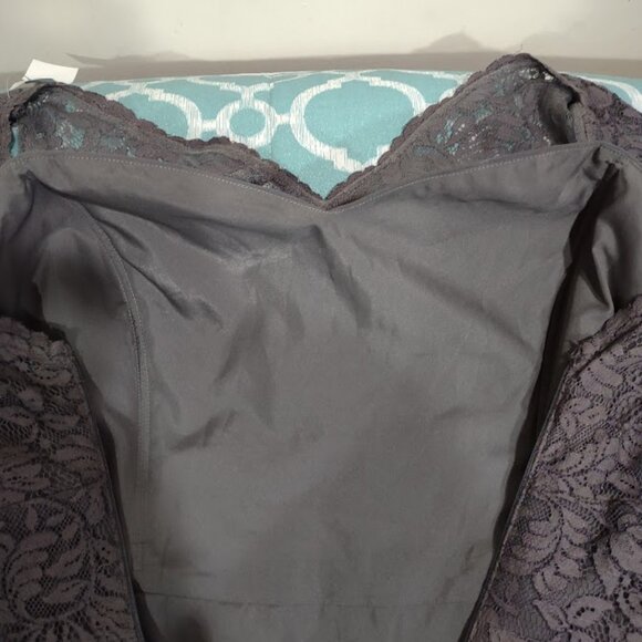 B2 JASMINE DARK PLUM PURPLE LACE OVER LINING SLEEVELESS FORMAL DRESS SIZE 22 - Picture 7 of 11